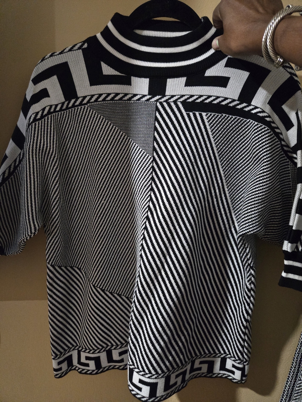 Black & White Geometric Knit Top - Women's Short Sleeve (One Size)